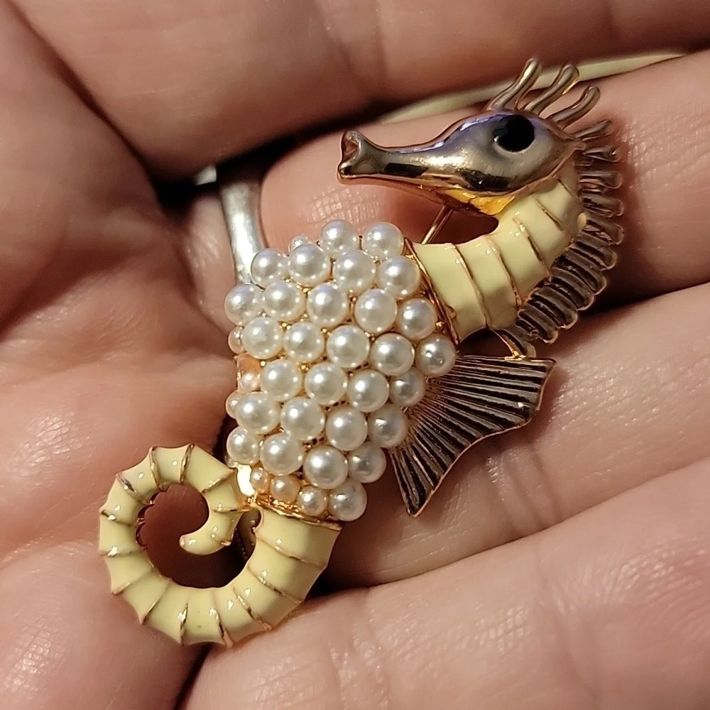 NEW Seahorse Pin Brooch Rose Gold Faux Pearl and Enamel